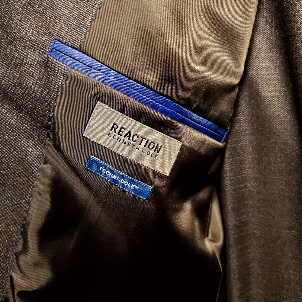 Charcoal Grey Suit - Kenneth Cole Reaction - 42R - Picture 3 of 12